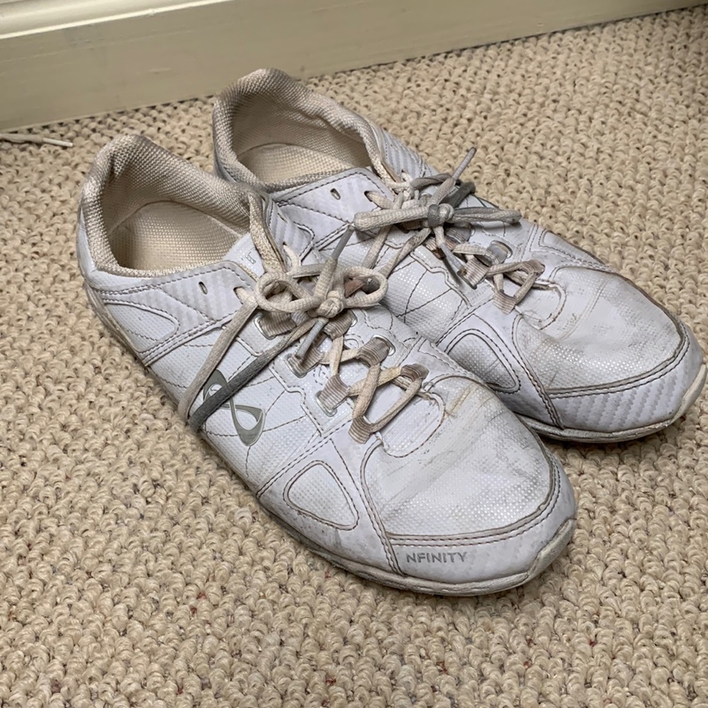 NFINITI cheer shoes size 11